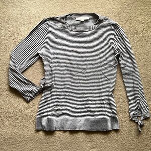 Striped sweater with 3/4 length sleeves with ties